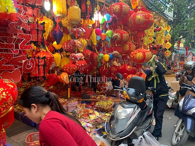 soi dong thi truong do trang tri tet