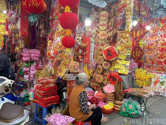 soi dong thi truong do trang tri tet