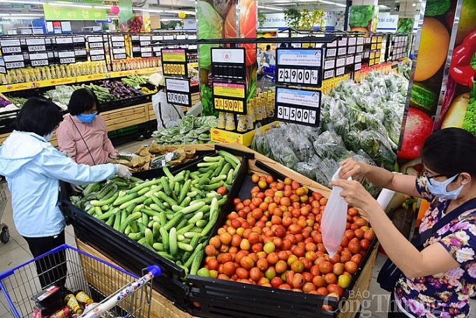 hang hoa doi dao nhieu chuong trinh uu dai sau thoi gian gian cach xa hoi