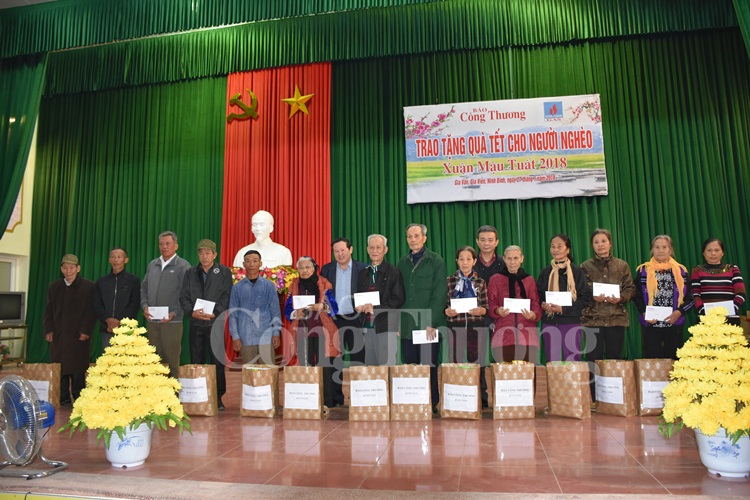 Báo Công Thương trao quà từ thiện “Xuân yêu thương– Tết an lành”