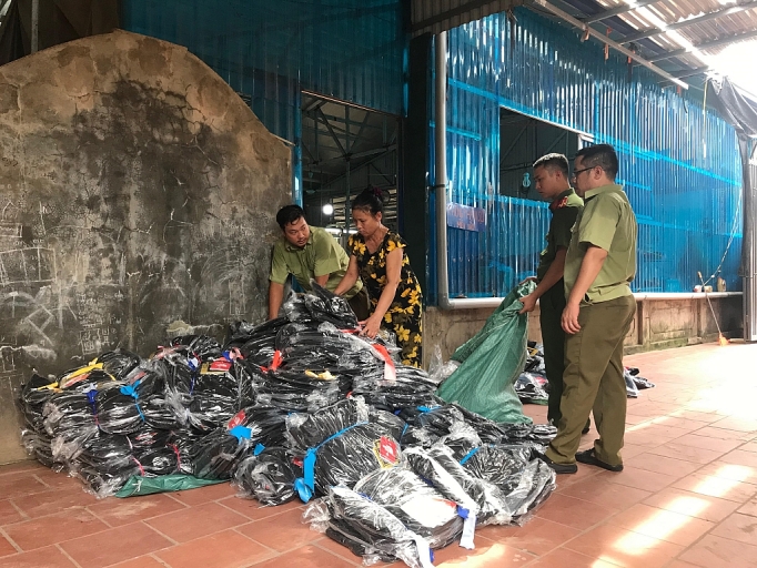 bat giu tan goc duong day san xuat hang nhai thuong hieu the north face