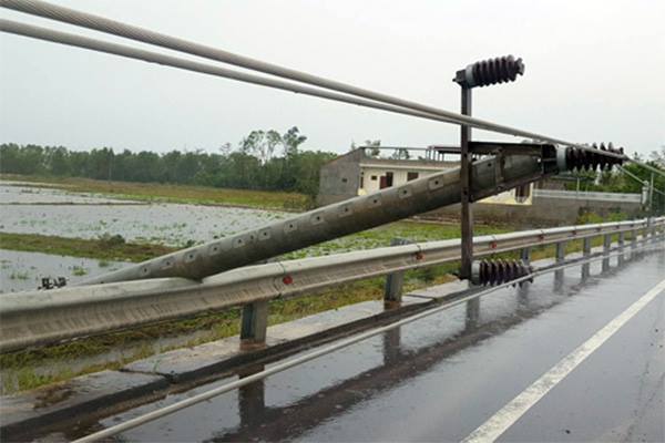 Thiệt hại nặng nề trong bão, EVNCPC khẩn cấp khắc phục thiệt hại hệ thống điện