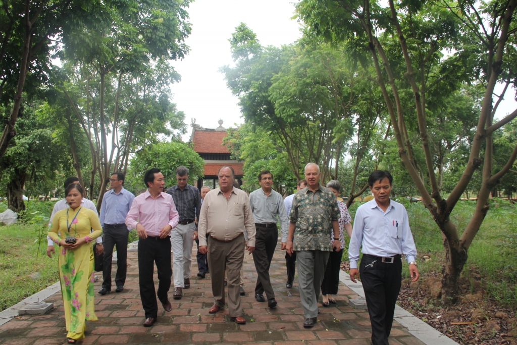 hai ngoi chua nhat dinh phai den o bac giang