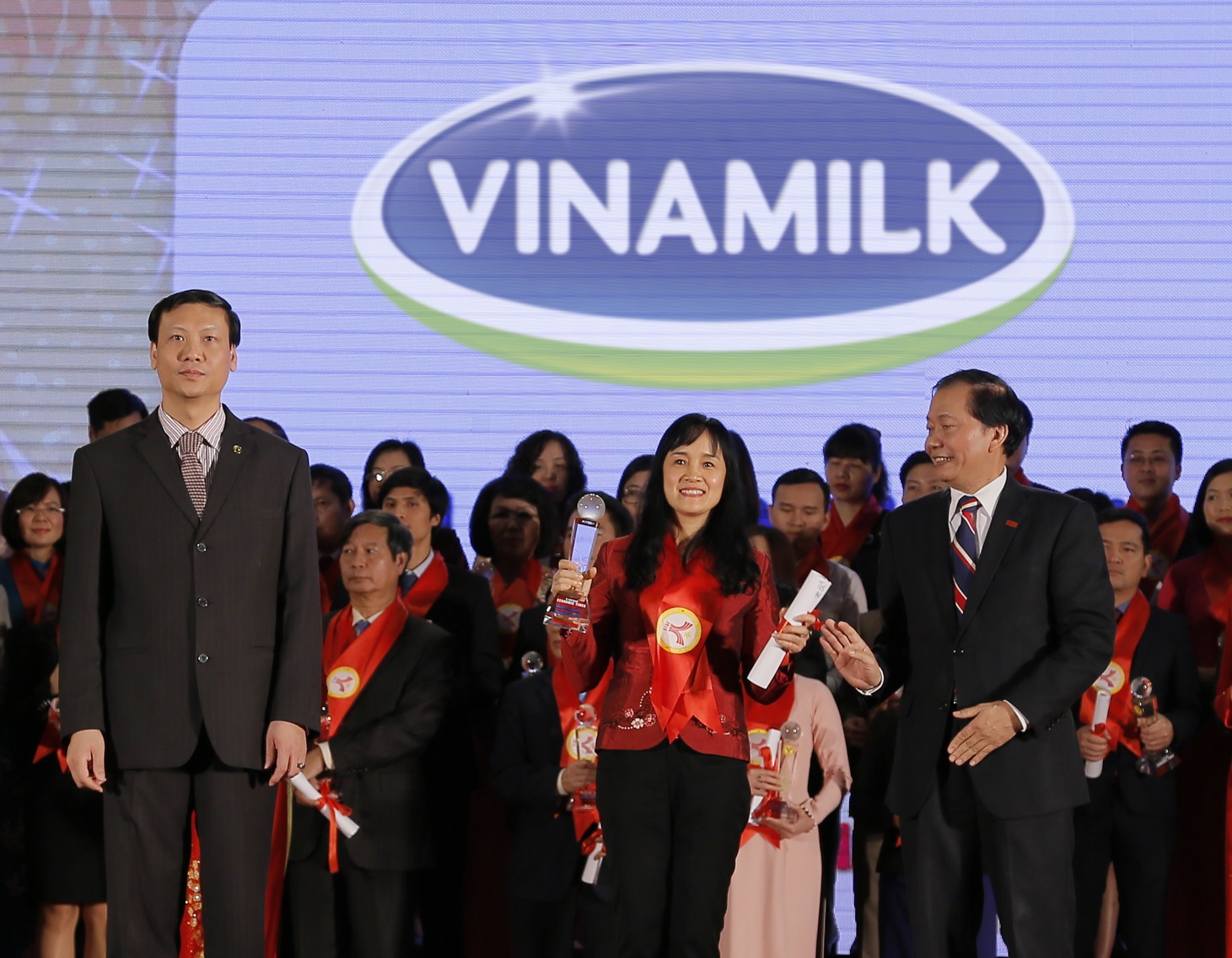 Vinamilk tiếp tục được bình chọn Thương hiệu mạnh năm 2015