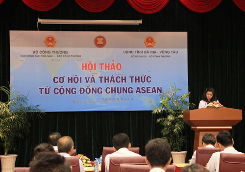 Hội thảo "Cơ hội và thách thức từ cộng đồng kinh tế ASEAN"