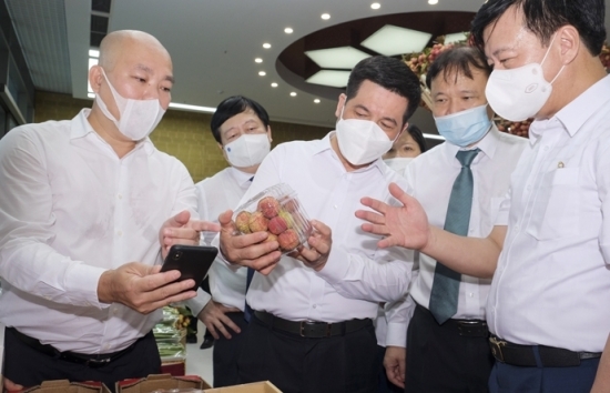 bo cong thuong tiep tuc dong hanh cung hai duong trong tieu thu vai thieu va nong san