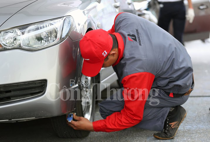 800 khách hàng hào hứng tham gia Car Care Day 2015