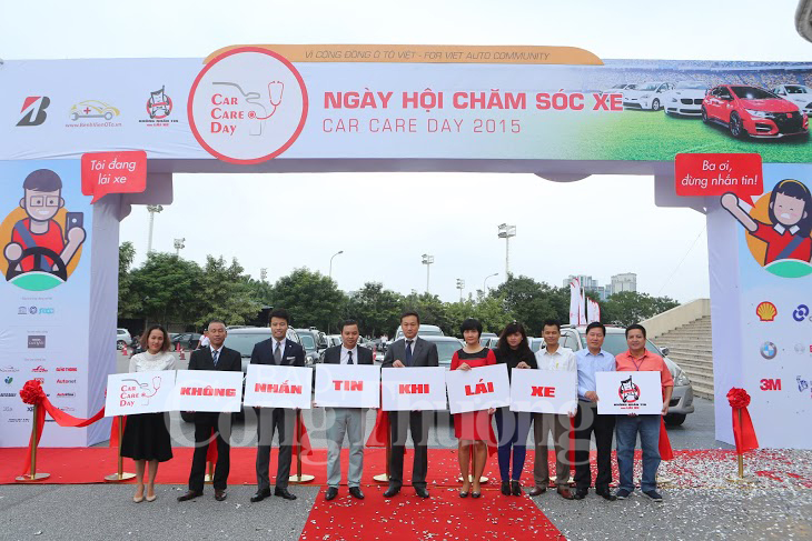 800 khách hàng hào hứng tham gia Car Care Day 2015