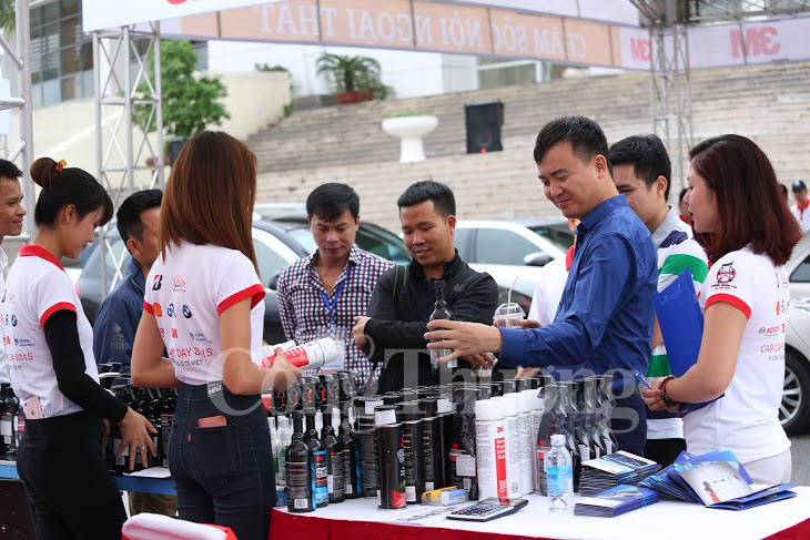 800 khách hàng hào hứng tham gia Car Care Day 2015