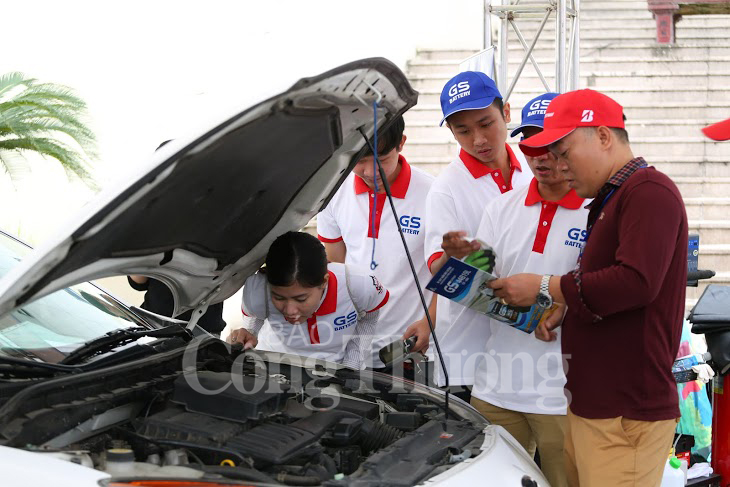 800 khách hàng hào hứng tham gia Car Care Day 2015