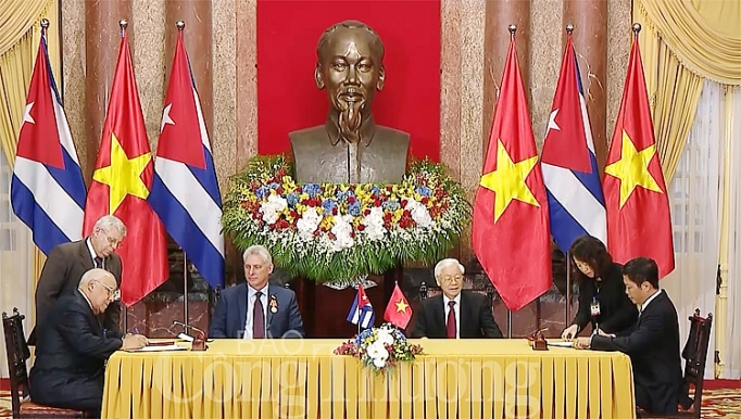 viet nam cuba tao xung luc dua quan he hop tac len tam cao moi