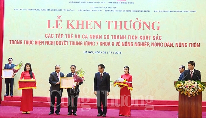 ton vinh cac to chuc ca nhan co thanh tich xuat sac trong thuc hien nghi quyet trung uong 7