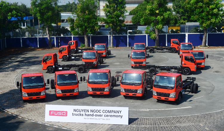 FUSO bàn giao 30 xe tải FUSO Canter cho Công ty Nguyễn Ngọc