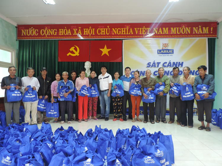 Bia Bivina & Larue chia sẻ cùng cộng đồng sau bão Damrey
