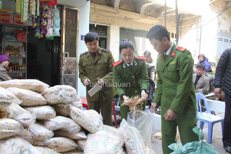 Liên tiếp phát hiện thực phẩm nhập lậu