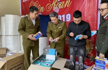 ha noi phat hien xuong san xuat khau trang y te tu giay ve sinh