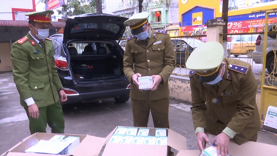 Phát hiện hơn 7.000 khẩu trang y tế quá “date” dán đè hạn sử dụng mới