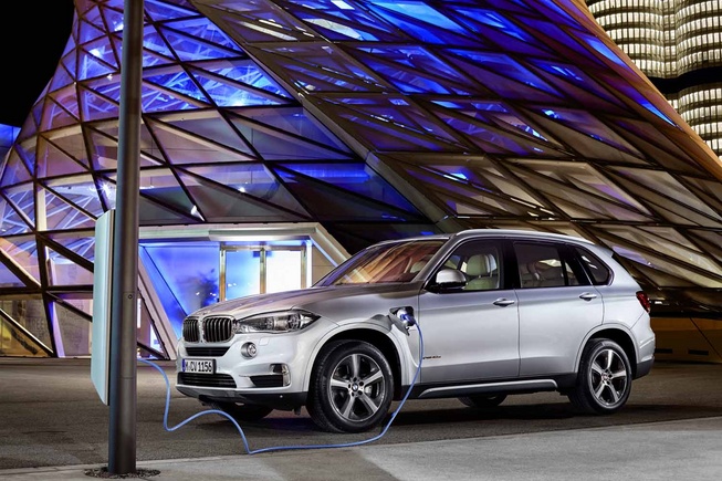 BMW X5 thêm phiên bản hybrid sạc điện