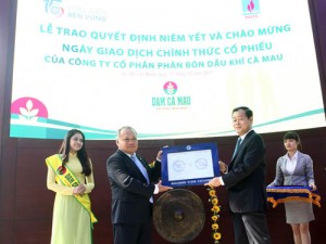 Cổ phiếu Đạm Cà Mau giao dịch phiên đầu tiên tại HOSE