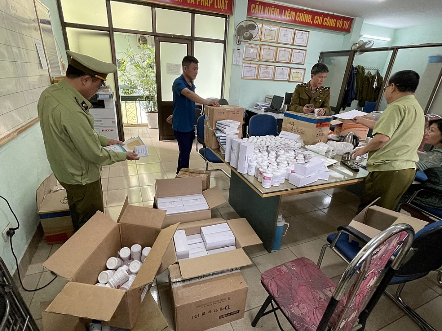 Thu giữ gần 300.000 sản phẩm thuốc Hàn Quốc không có hóa đơn