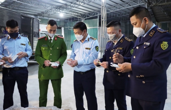 ha noi thu giu lo kit test covid19 va thuoc tan duoc tri gia tren 10 ty dong