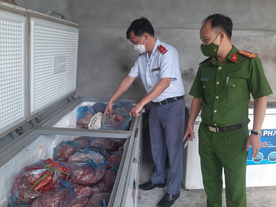 Xử phạt cơ sở sơ chế, bảo quản sản phẩm động vật mang mầm bệnh tại Bắc Giang