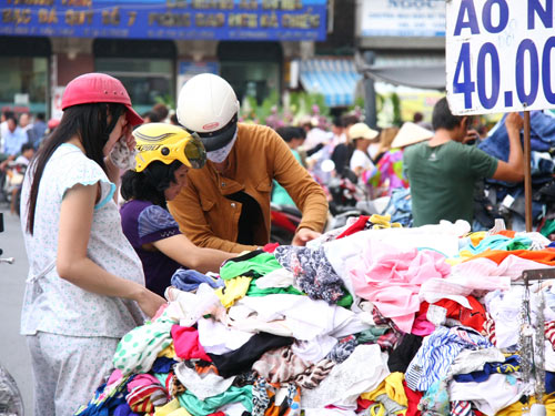 Hàng hóa Trung Quốc len lỏi khắp các ngóc ngách đời sống kinh tế của người dân