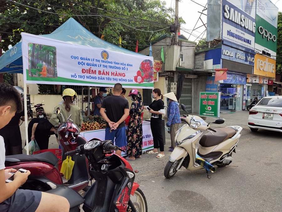 Quản lý thị trường hỗ trợ tiêu thụ nông sản qua bán hàng trực tiếp và trực tuyến