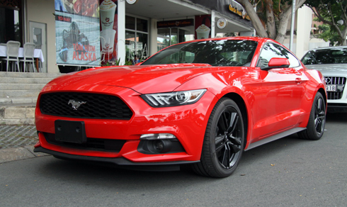 Chevrolet Camaro và Ford Mustang 2015 đầu tiên về Việt Nam