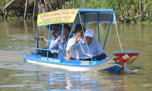 solar-powered-boat-invented-vi-5997-6064