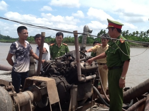 Hải Phòng: Bắt 3 tàu "cát tặc"