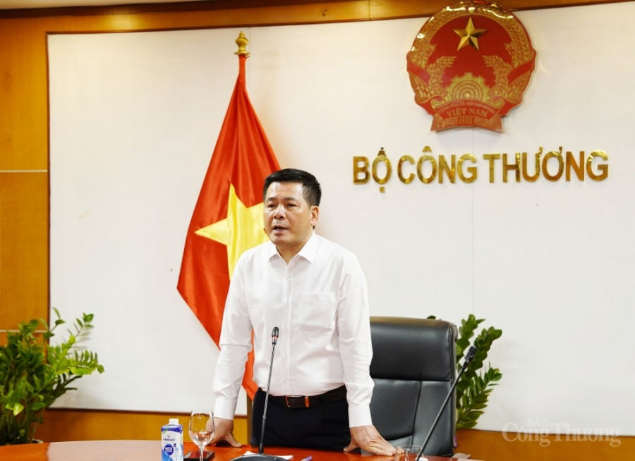 Bộ trưởng Bộ Công Thương Nguyễn Hồng Diên chúc mừng các cơ quan báo chí thuộc ngành Công Thương