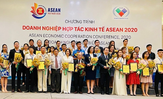 Hanoi Telecom nhận giải Top 10 doanh nghiệp tiêu biểu ASEAN