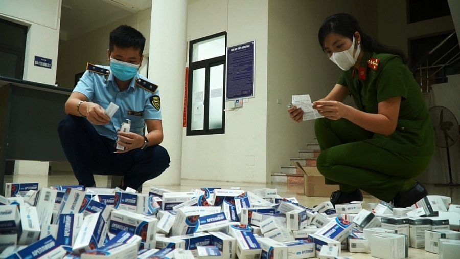 Hà Nội: Liên tiếp phát hiện mặt hàng y tế điều trị Covid-19 trôi nổi, chưa qua kiểm định