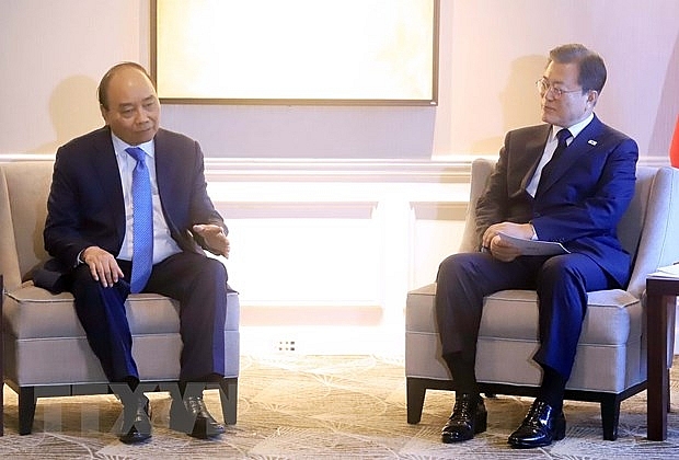 Chủ tịch nước Nguyễn Xuân Phúc gặp Tổng thống Hàn Quốc Moon Jae-in