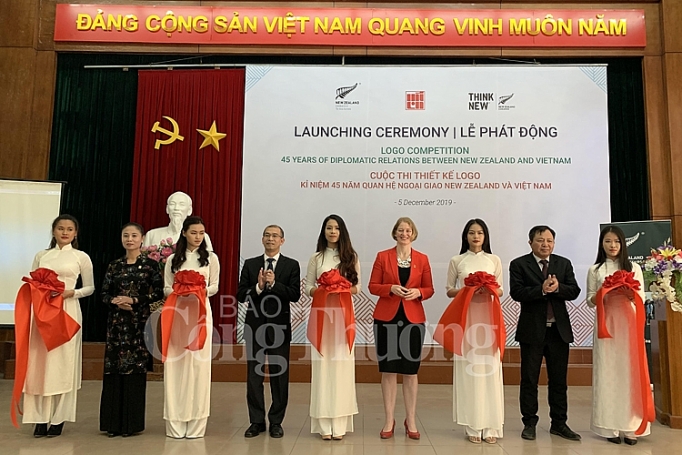 khoi dong cuoc thi thiet ke logo ky niem 45 nam quan he ngoai giao new zealand viet nam