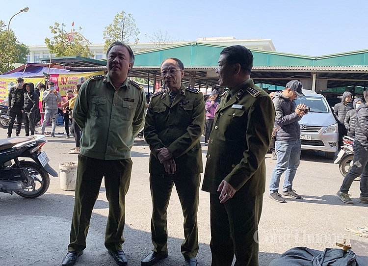 Tiểu thương chợ Ninh Hiệp đồng loạt đóng cửa, “né’ sự truy quét hàng giả Tiểu thương chợ Ninh Hiệp đồng loạt đóng cửa, “né’ sự truy quét hàng giả