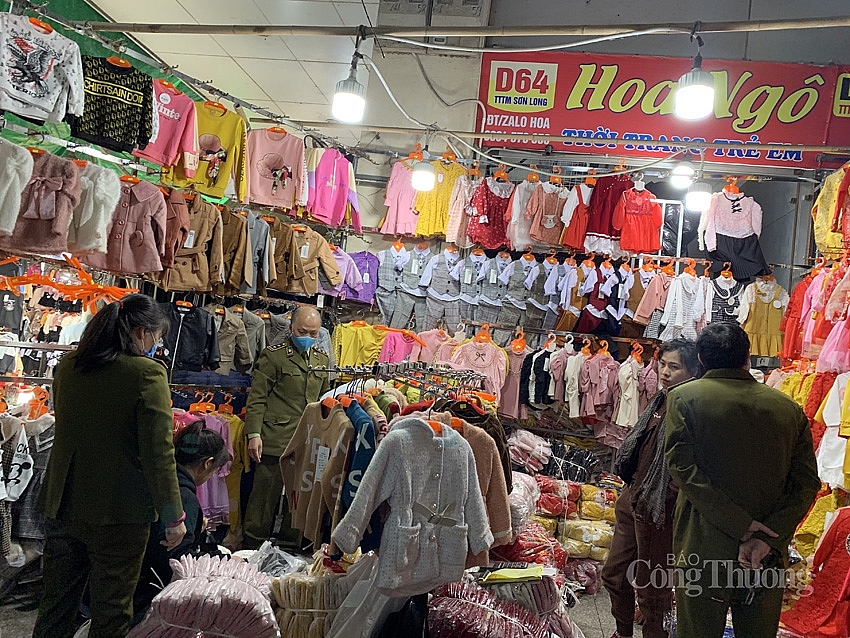 Tiểu thương chợ Ninh Hiệp đồng loạt đóng cửa, “né’ sự truy quét hàng giả Tiểu thương chợ Ninh Hiệp đồng loạt đóng cửa, “né’ sự truy quét hàng giả