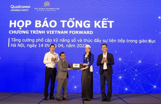 100.000 học sinh nông thôn được tiếp cận với máy tính hiện đại