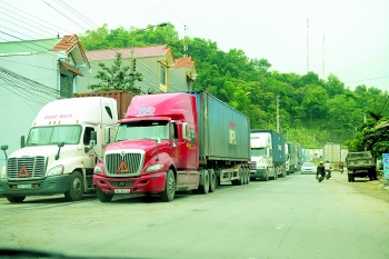 moit measures yield drop in trade deficit with china