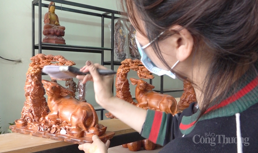 dịp cuối năm, công việc lại bận bịu hơn cả, có khi sản phẩm làm ra không kịp bán