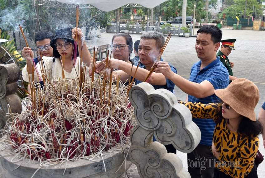 “Nối nhịp” yêu thương đến học sinh nghèo vượt khó tại Hà Giang “Nối nhịp” yêu thương đến học sinh nghèo vượt khó tại Hà Giang