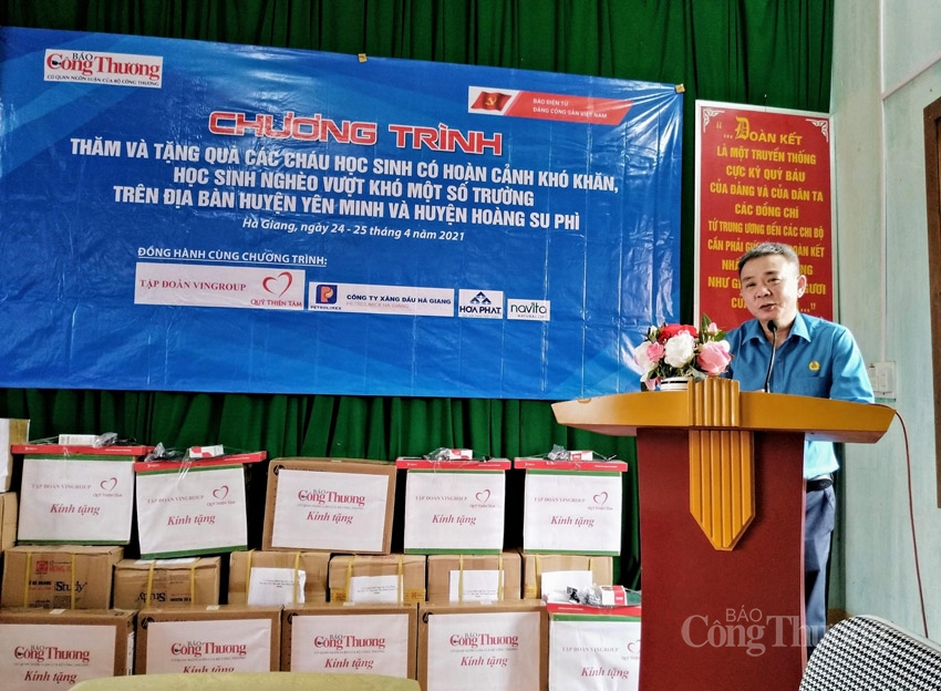 “Nối nhịp” yêu thương đến học sinh nghèo vượt khó tại Hà Giang “Nối nhịp” yêu thương đến học sinh nghèo vượt khó tại Hà Giang