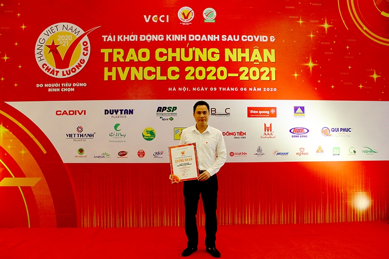 van phong pham hong ha 2 thap ky duoc vinh danh hang viet nam chat luong cao