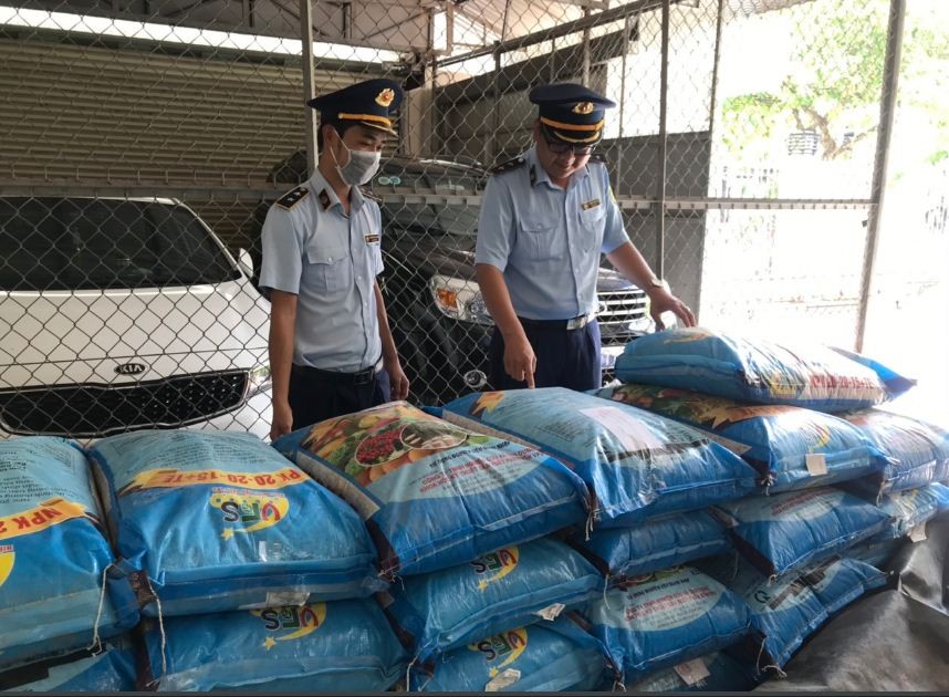 Long An: Chuyển công an vụ buôn bán phân bón giả