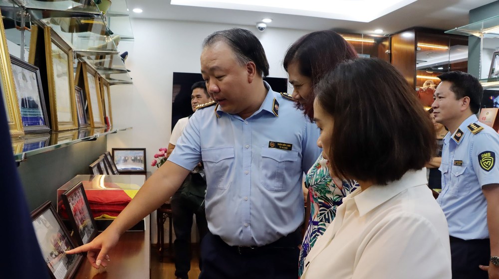 Phòng Trưng bày truyền thống “Dấu ấn Quản lý thị trường” là một trong những sự kiện quan trọng trong chuỗi các hoạt động hướng tới kỷ niệm 65 năm truyền thống thống lực lượng QLTT (3/7/1957-3/7/2022)