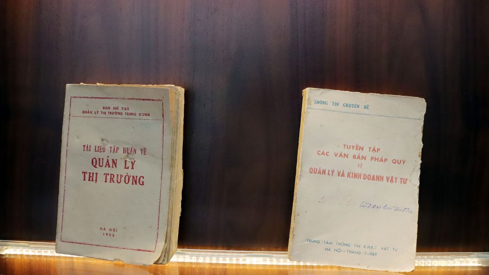 Cùng với đó là các tài liệu Tập huấn Quản lý thị trường có từ những năm 1980. Đây là cơ sở pháp lý, là công cụ giúp lực lượng QLTT thực thi nhiệm vụ