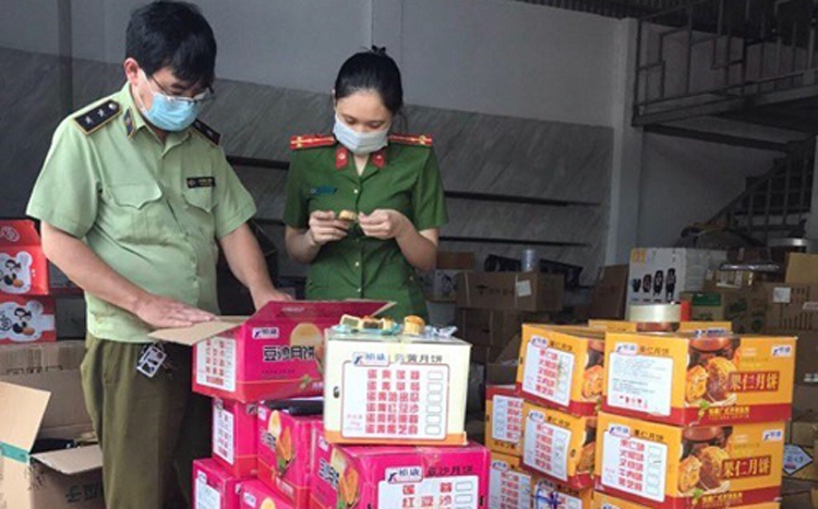 Hà Nội phát hiện liên tiếp nhiều điểm tập kết bánh trung thu nhập lậu