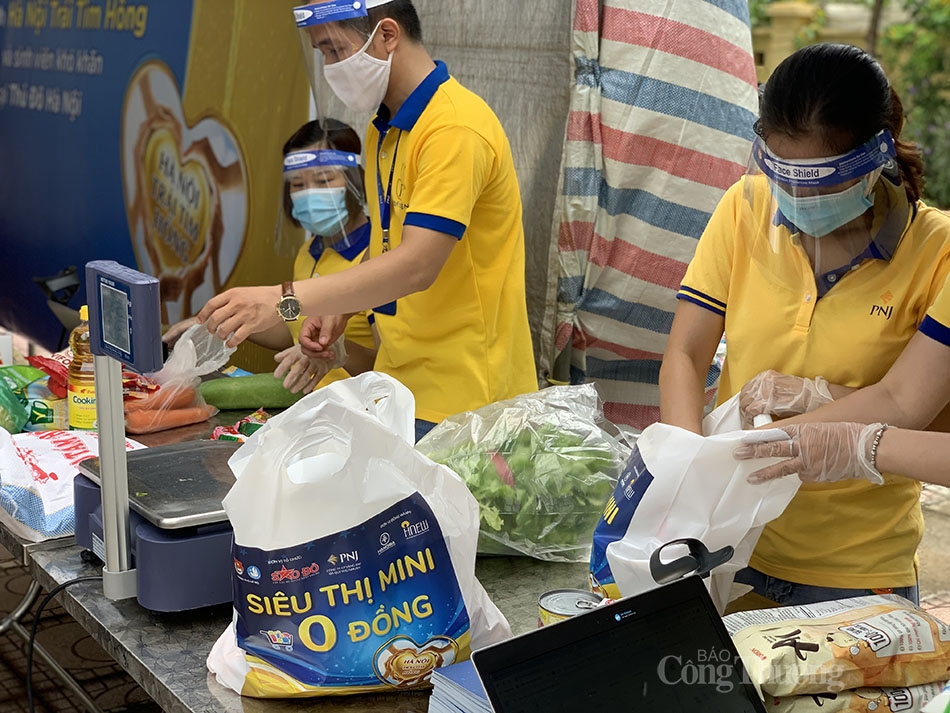 “Siêu thị mini 0 đồng” tại UBND phường Đức Thắng (quận Bắc Từ Liêm) sẽ hỗ trợ khoảng 1.000 người có hoàn cảnh khó khăn trên địa bàn thành phố Hà Nội.