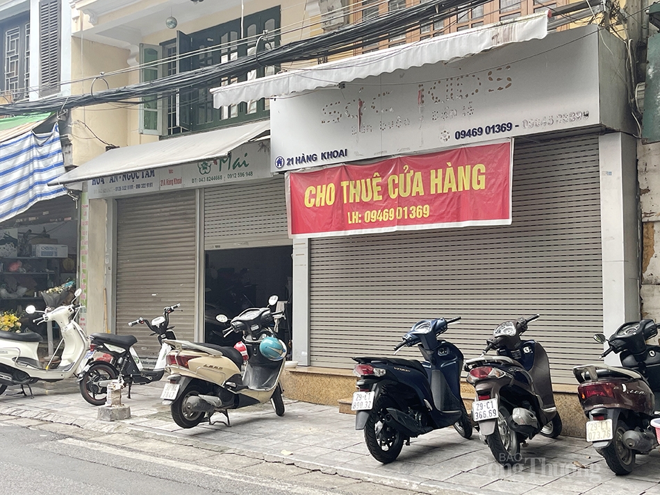 Hà Nội: Phố mua sắm, trung tâm thương mại chưa thể bình thường trở lại